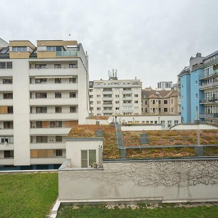 Spacious With Balcony Lägenhet Wien Exteriör bild